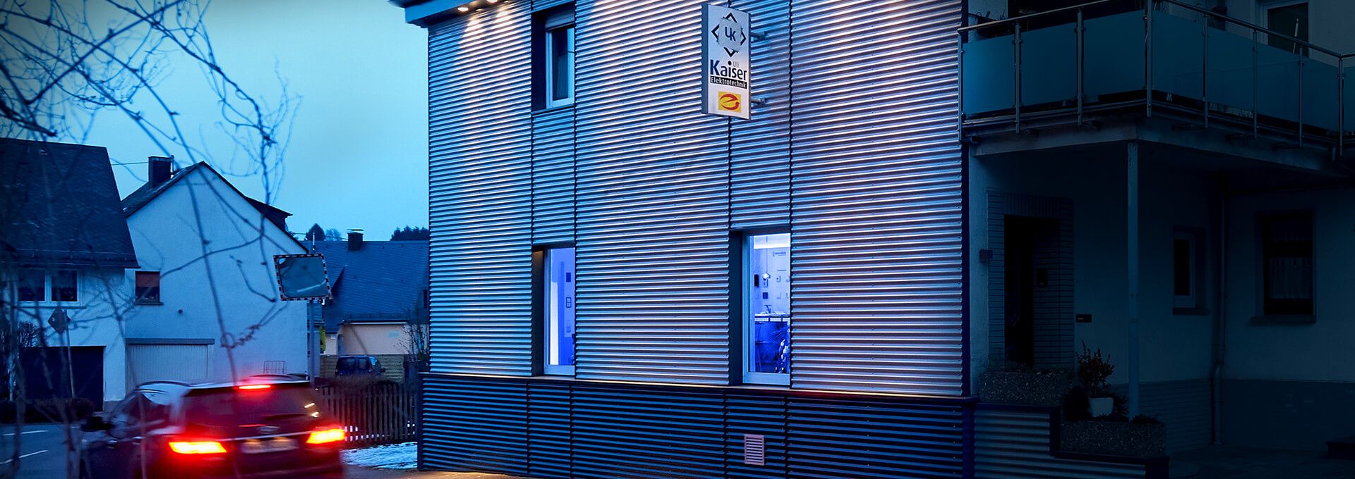 <div class="el-title uk-heading-small tk-shadow"><strong>Kreative<br />Beleuchtung</strong></div>
<div class="el-title uk-heading-small tk-shadow"><i>Uli Kaiser Elektrotechnik</i></div>
<div  class="eds-animate edsanimate-sis-hidden " data-eds-entry-animation="bounceIn" data-eds-entry-delay="7" data-eds-entry-duration="2" data-eds-entry-timing="linear" data-eds-exit-animation="" data-eds-exit-delay="" data-eds-exit-duration="" data-eds-exit-timing="" data-eds-repeat-count="1" data-eds-keep="yes" data-eds-animate-on="load" data-eds-scroll-offset="">
<p><a href="/leistungen/kreative-beleuchtung.html" class="el-content uk-button uk-button-primary uk-button-large"> <img src="/images/global/icon-blitz-b.png" alt="" /> Mehr Informationen</a></p>
</div>