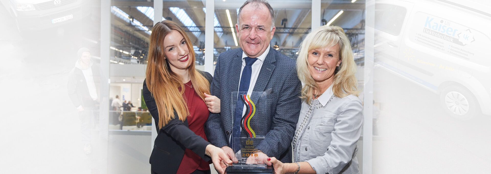 <div><div  class="eds-animate edsanimate-sis-hidden " data-eds-entry-animation="zoomInUp" data-eds-entry-delay="1" data-eds-entry-duration="3" data-eds-entry-timing="linear" data-eds-exit-animation="" data-eds-exit-delay="" data-eds-exit-duration="" data-eds-exit-timing="" data-eds-repeat-count="1" data-eds-keep="yes" data-eds-animate-on="load" data-eds-scroll-offset="">
<div class="el-title uk-heading-small tk-shadow"><strong>Dt. Unternehmerpreis Elektrohandwerk 2018</strong><br /> Kategorie bis 20 Mitarbeiter</div>
<div class="el-title uk-heading-small tk-shadow"><i>Uli Kaiser Elektrotechnik</i></div>
</div></div>