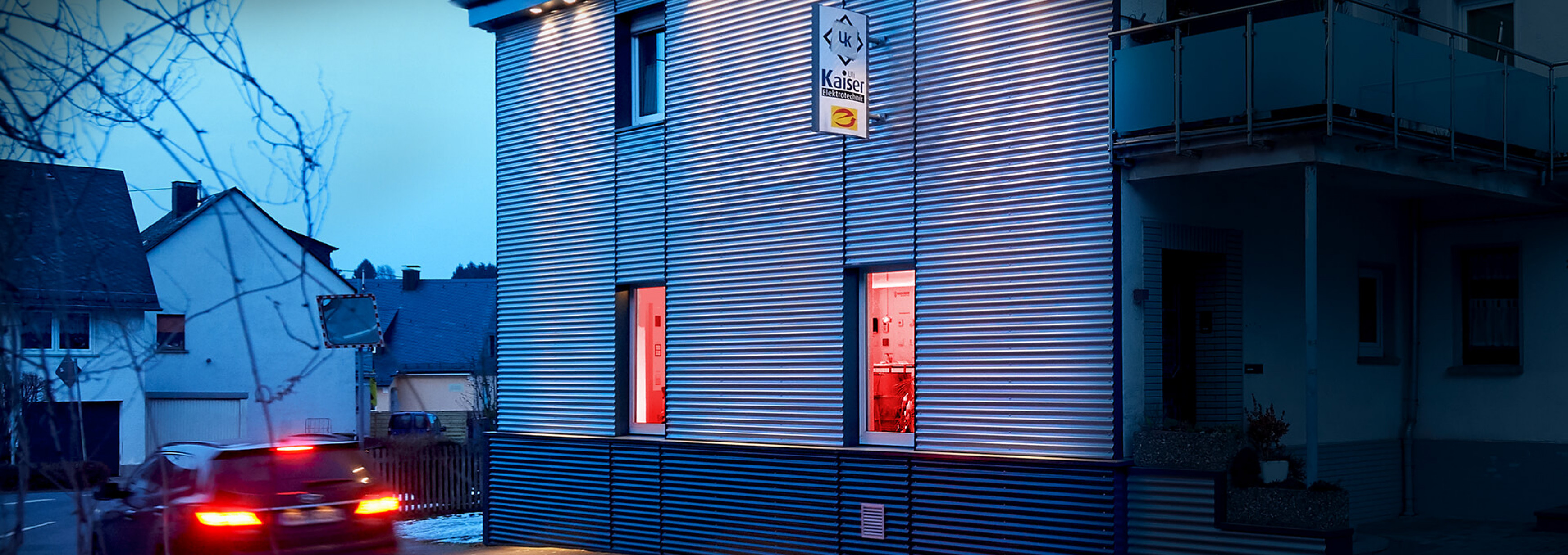 <div class="el-title uk-heading-small tk-shadow"><strong>Kreative<br />Beleuchtung</strong></div>
<div class="el-title uk-heading-small tk-shadow"><i>Uli Kaiser Elektrotechnik</i></div>
<div  class="eds-animate edsanimate-sis-hidden " data-eds-entry-animation="bounceIn" data-eds-entry-delay="7" data-eds-entry-duration="2" data-eds-entry-timing="linear" data-eds-exit-animation="" data-eds-exit-delay="" data-eds-exit-duration="" data-eds-exit-timing="" data-eds-repeat-count="1" data-eds-keep="yes" data-eds-animate-on="load" data-eds-scroll-offset="">
<p><a href="/leistungen/kreative-beleuchtung.html" class="el-content uk-button uk-button-primary uk-button-large"> <img src="/images/global/icon-blitz-b.png" alt="" /> Mehr Informationen</a></p>
</div>