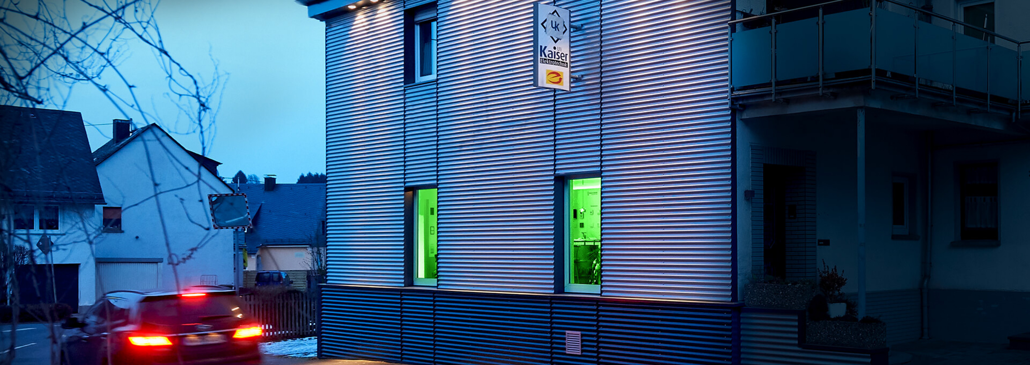 <div class="el-title uk-heading-small tk-shadow"><strong>Kreative<br />Beleuchtung</strong></div>
<div class="el-title uk-heading-small tk-shadow"><i>Uli Kaiser Elektrotechnik</i></div>
<div  class="eds-animate edsanimate-sis-hidden " data-eds-entry-animation="bounceIn" data-eds-entry-delay="7" data-eds-entry-duration="2" data-eds-entry-timing="linear" data-eds-exit-animation="" data-eds-exit-delay="" data-eds-exit-duration="" data-eds-exit-timing="" data-eds-repeat-count="1" data-eds-keep="yes" data-eds-animate-on="load" data-eds-scroll-offset="">
<p><a href="/leistungen/kreative-beleuchtung.html" class="el-content uk-button uk-button-primary uk-button-large"> <img src="/images/global/icon-blitz-b.png" alt="" /> Mehr Informationen</a></p>
</div>